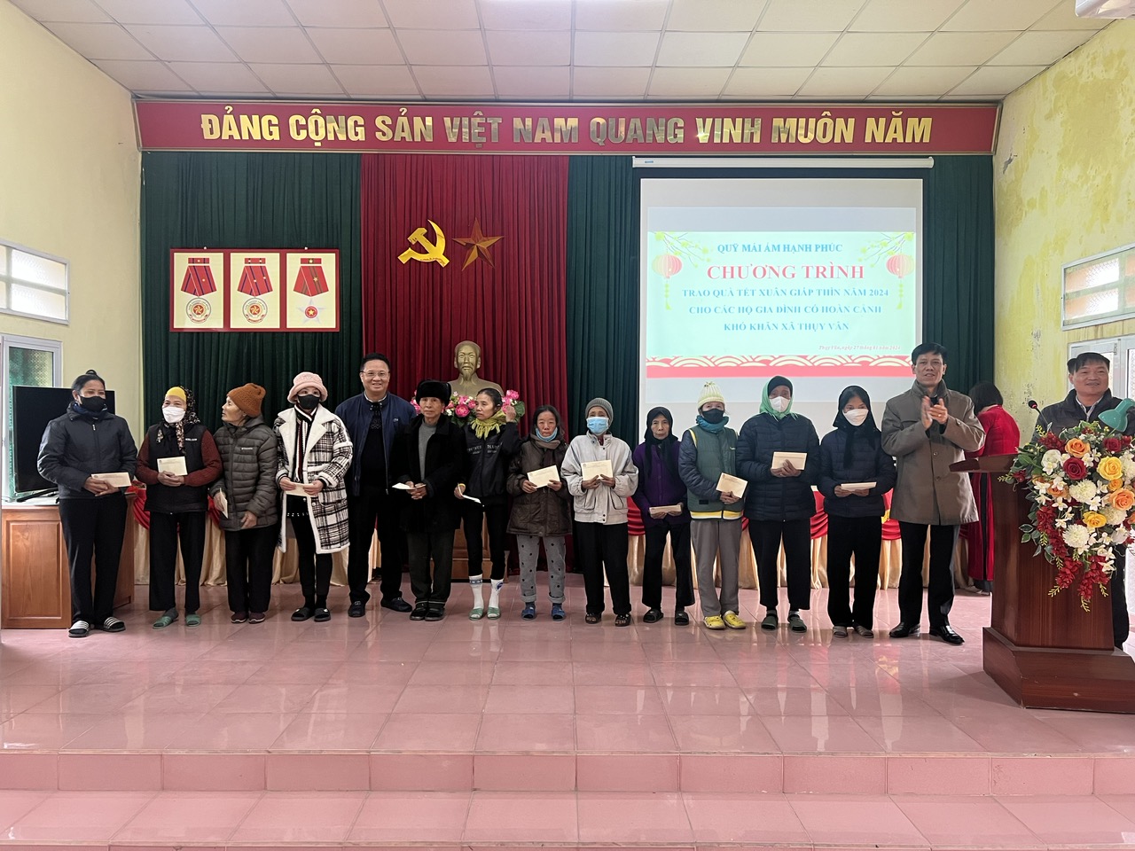 TRAO QUÀ TẾT TAỊ QUÊ HƯƠNG CỐ TỔNG THANH TRA TẠ HỮU THANH