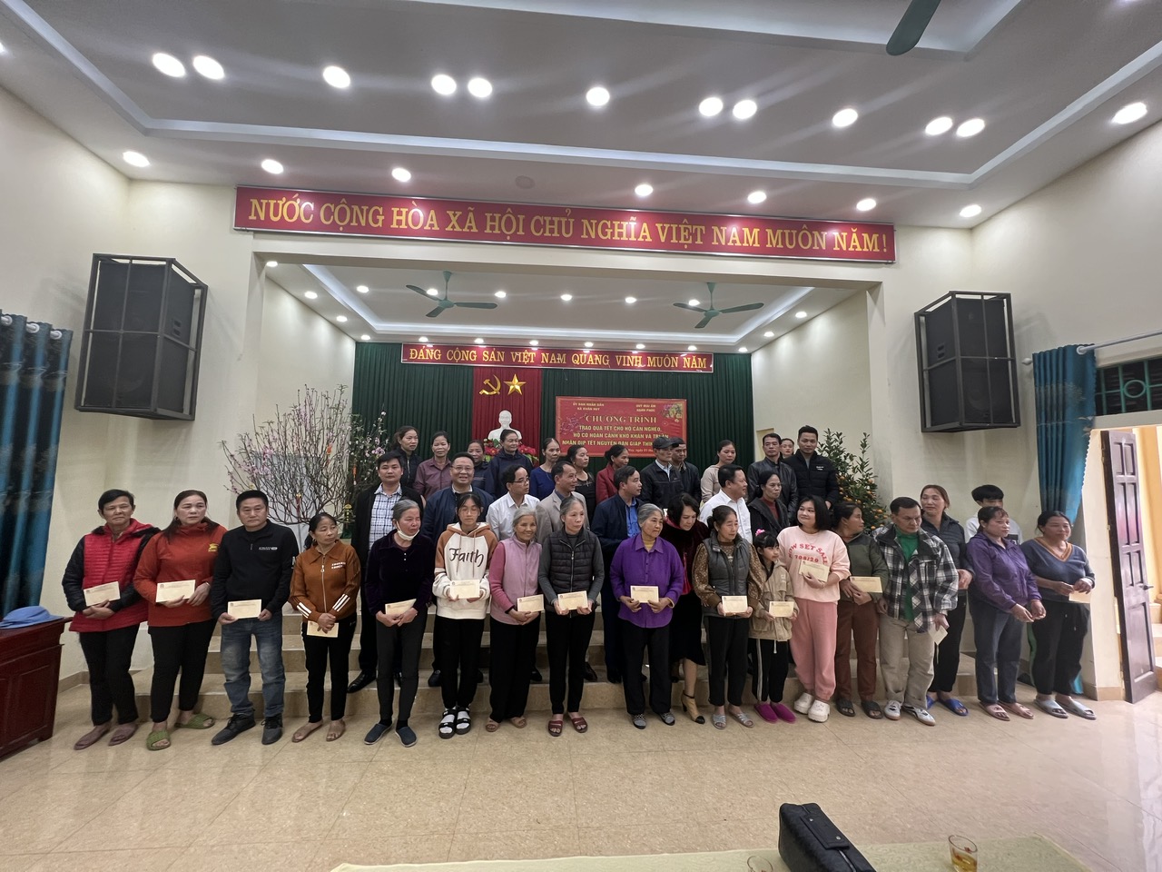 VỀ TRAO QUÀ TẾT VÀ TRI ÂN TẠI QUÊ HƯƠNG ĐẤT TỔ