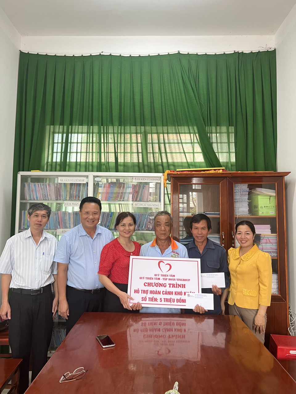 TRAO HỖ TRỢ CHO 33 HỘ GIA ĐÌNH KHÓ KHĂN TẠI HUYỆN CẨM MỸ VÀ HUYỆN VĨNH CỬU, TỈNH ĐỒNG NAI; HUYỆN LONG MỸ VÀ THÀNH PHỐ VỊ THANH, TỈNH HẬU GIANG; HUYỆN CAO LÃNH, TỈNH ĐỒNG THÁP; HUYỆN BÙ GIA MẬP, TỈNH BÌNH PHƯỚC VÀ QUẬN 10, TP HỒ CHÍ MINH