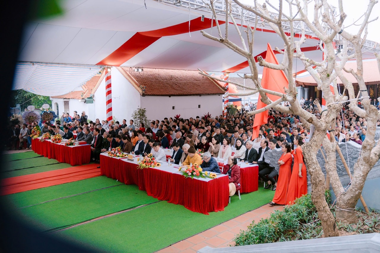 TRAO 180 TRIỆU ĐỒNG QUÀ AN SINH TẠI ĐẠI LỄ KHÁNH THÀNH CHÙA GIAI