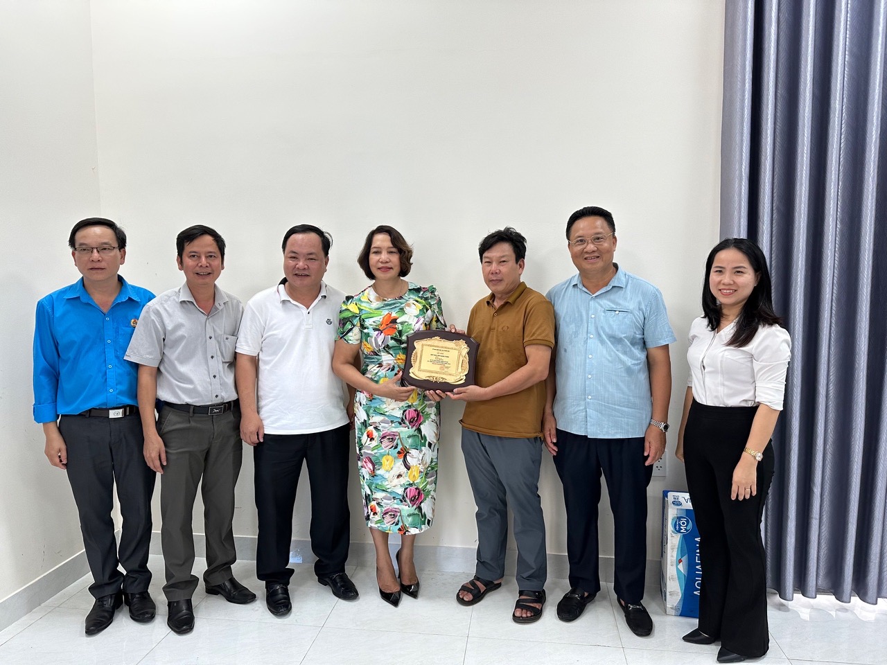 TRI ÂN QUÊ HƯƠNG MẸ THỨ, ANH TRỖI, QUỸ MÁI ẤM HẠNH PHÚC TRAO HỖ TRỢ 15 CĂN NHÀ TÌNH NGHĨA, TÌNH THƯƠNG, NHÀ ĐẠI ĐOÀN KẾT; 01 MÔ HÌNH SINH KẾ; 400 CHĂN ẤM MÙA ĐÔNG