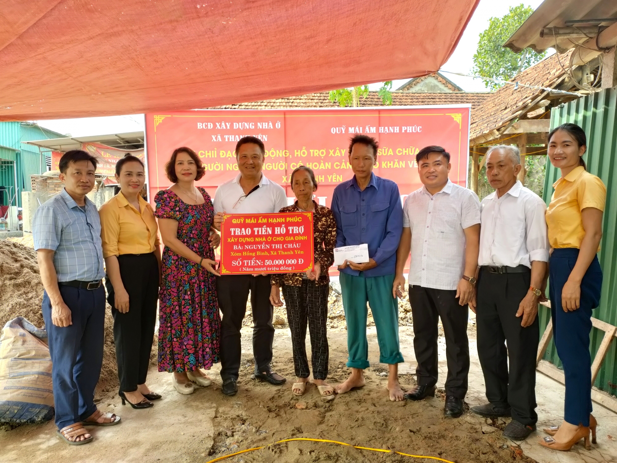 THANH CHƯƠNG: KHỞI CÔNG XÂY DỰNG NHÀ Ở CHO 2 GIA ĐÌNH THÂN NHÂN LIỆT SỸ XÃ THANH YÊN