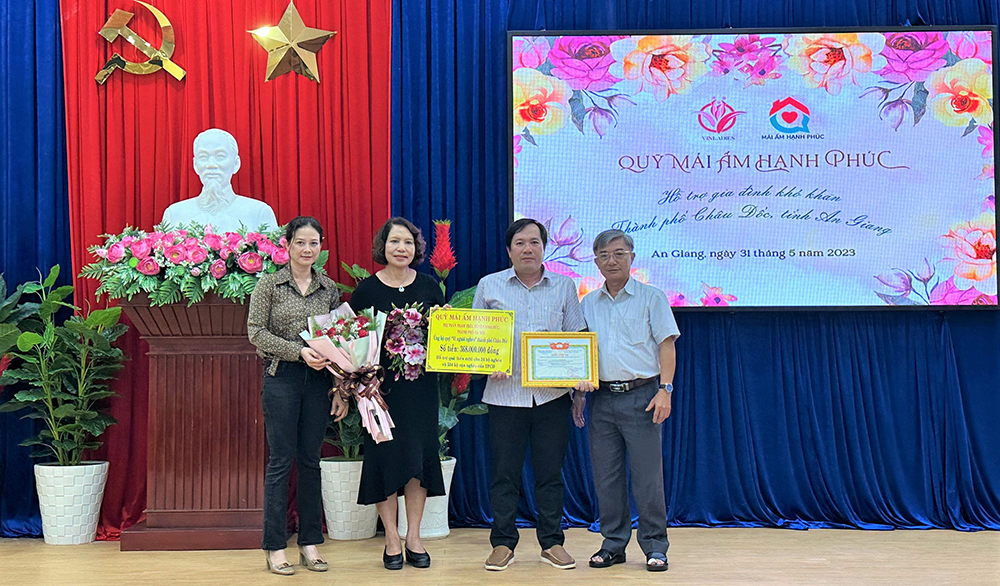 368 HỘ NGHÈO, CẬN NGHÈO TP. CHÂU ĐỐC ĐƯỢC HỖ TRỢ TỪ QUỸ MÁI ẤM HẠNH PHÚC